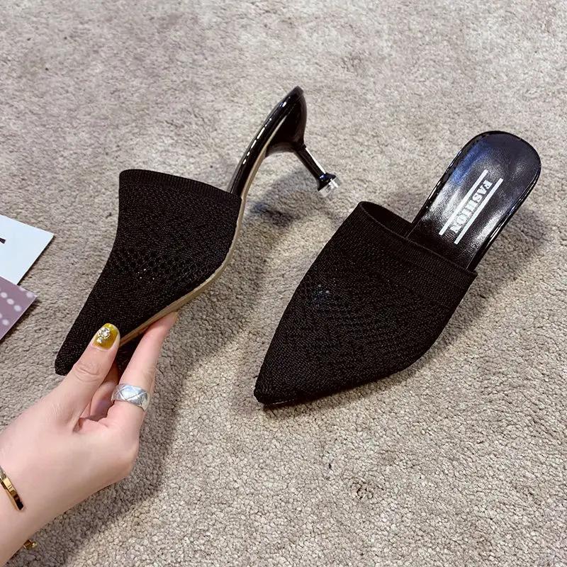 Mode Utomhus Damtofflor Klackskor för Kvinnor Stilrena 2025 Trend PVC Sandaler Bekväma och Eleganta Original Liten Storlek Tofflor