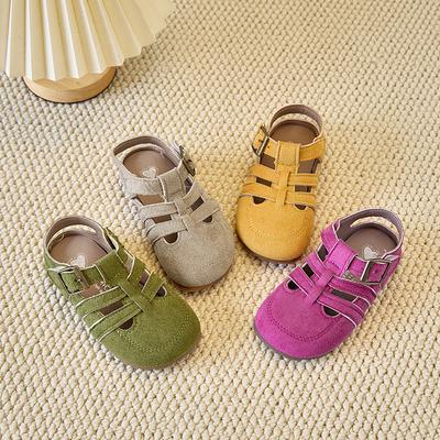 Kinder Sandalen Ausgestanzt Weiche Sohle Mädchen Flache Schuhe Rutschfest Süßigkeiten Farbe 2025 Sommer Jungen Strandschuhe Zehenkappe T-Riemen