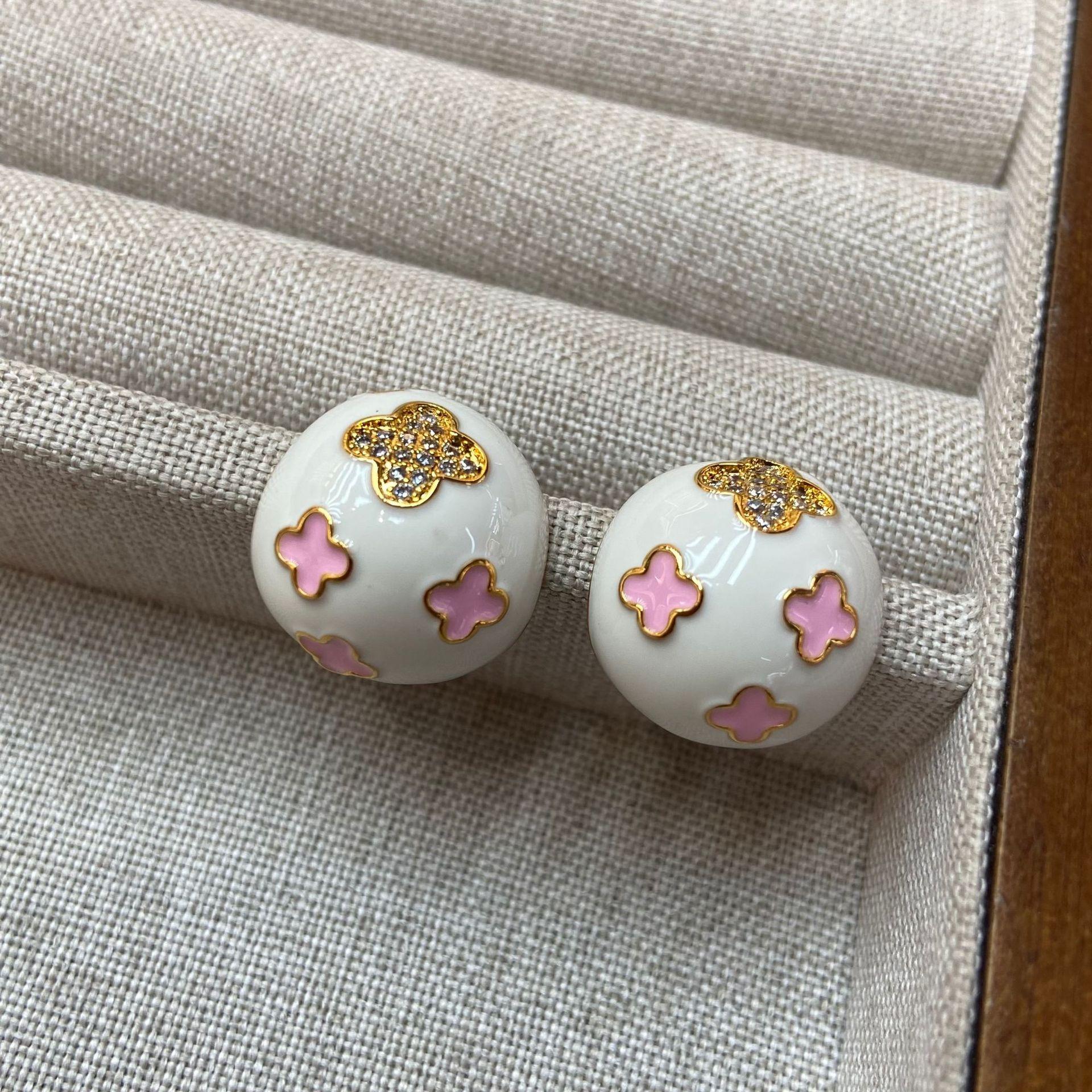 

Original White Oil Drip Diamond Simple High Sense Niche Fashion Exquisite Retro Earrings Earrings Women