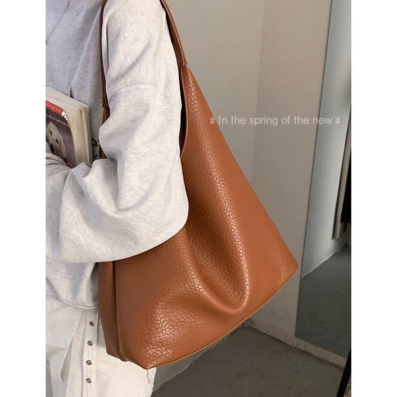 Simple and large-capacity shoulder tote bag women's bag 2025 new casual fashion handbag commuter armpit bag