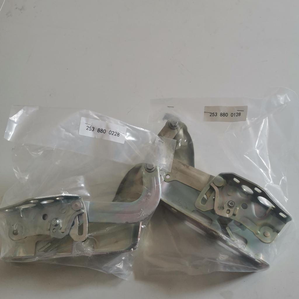 Left & Right Engine Hood Hinges for Mercedes-Benz GLC X253 (Part No. 2538800128)