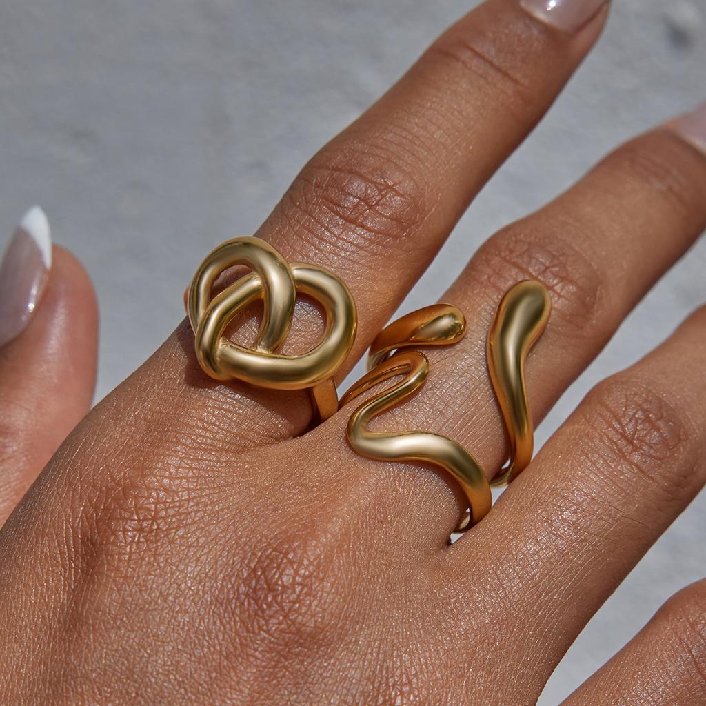 Yori Distinctive Heart-Shaped Lye Knot Geometric Hollow Ring 18K Gold Color PVD Plated Metal Texture Arrivals Jewelry Accessorie