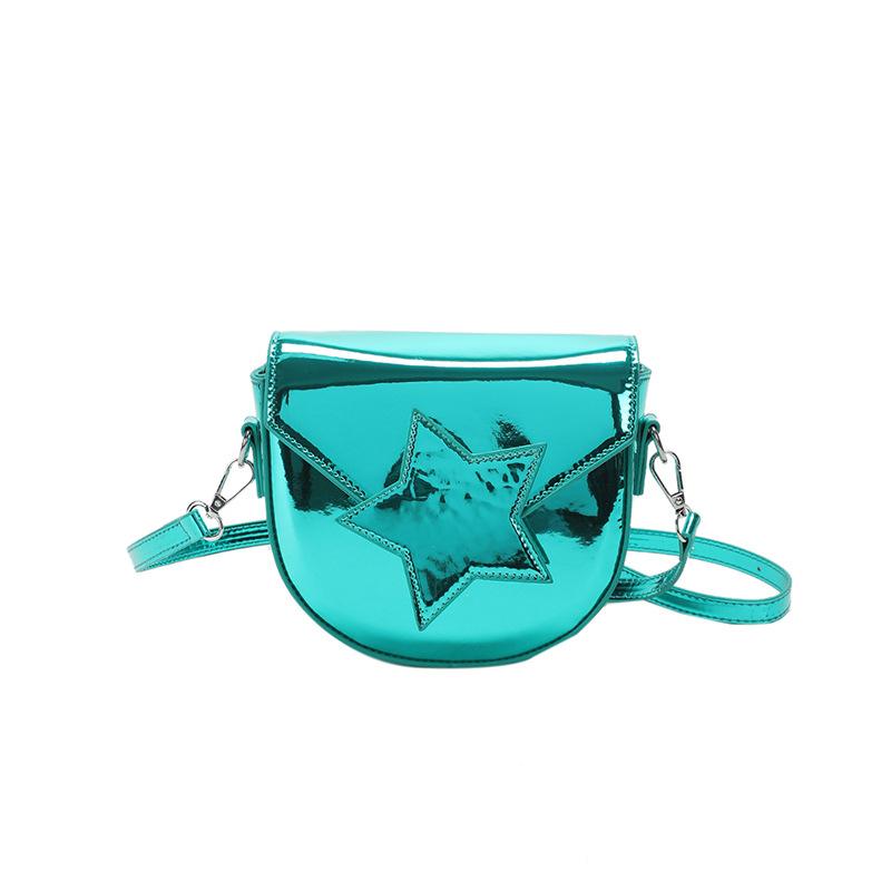 Le sac populaire de cette année nouveau 2025 couleur bonbon Mori style étranger à une épaule personnalité oblique femmes visage lumineux sac selle