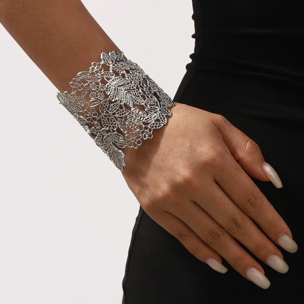 Elegant Hollow Out Bangle Alloy Exaggerated Bracelet Retro Leaf Flower Bracelet for Women