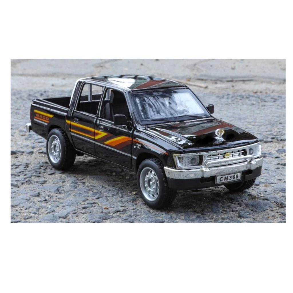 1/32 Toyota Hilux Pickup Alloy Car Model Diecasts Metal Off-road Vehicles Car Model Sound and Light Simulation Collection Kids Toy Gift