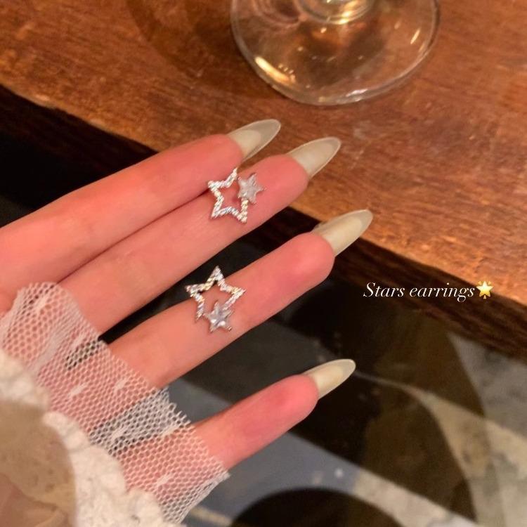 

Xiaohongshu Shiny Star Zircon Clip Earrings: Women s Luxury No-Pierce Jewelry