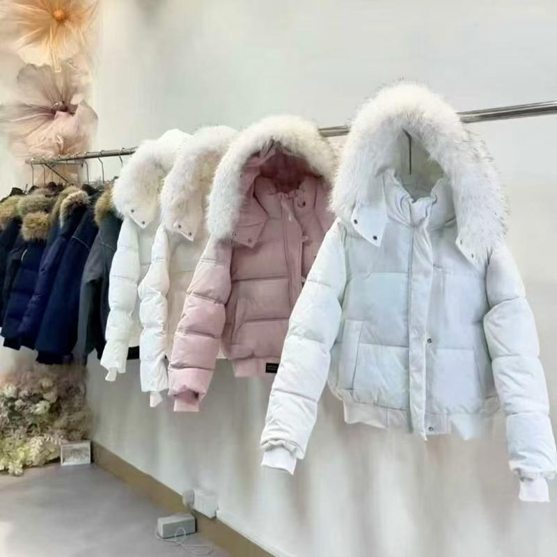 Big fur collar down cotton-padded clothes for women, thickened and warm winter new bread clothes, cotton-padded jackets, short jackets.
