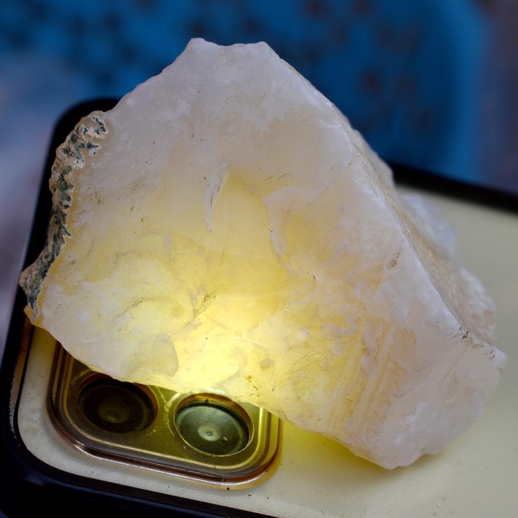 Natural White Quartz Loose Gemstone 407.30 ct Uncut Rough for Lapidary and Gem Collections