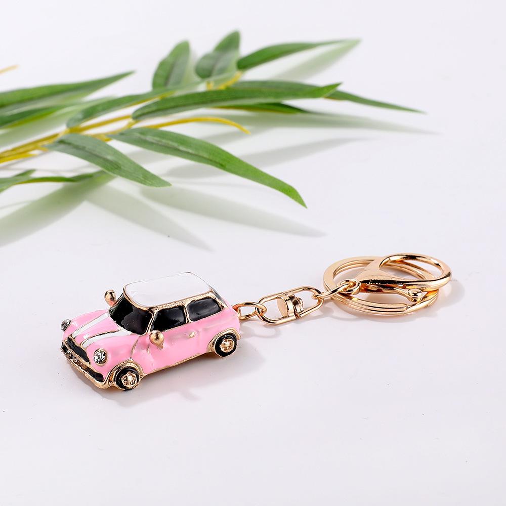 

Metal car keychain, mini vintage car, key pendant, European and American style, bag decoration