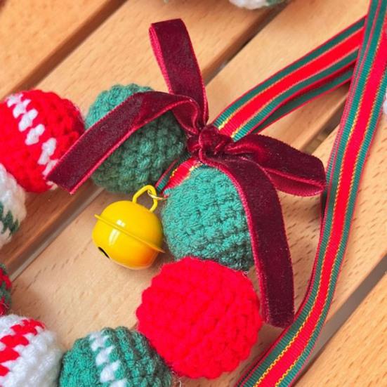 Hand-Knitted Balls Christmas Wreath DIY Knitted Small Wreath Ornament with Mini Jingle Bell for Winter Holiday Home Window Xmas Tree Decor