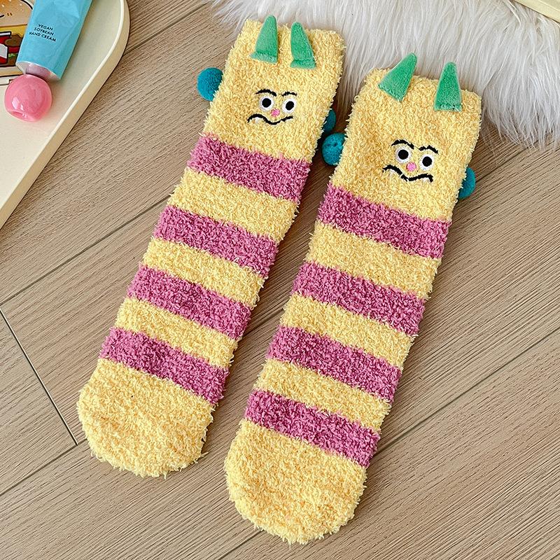 Cartoon Ausdruckssocken Mittelrohrsocken Saison Verdickt Warm Schlaf-Bodensocken Niedliche Plüsch Korallenfleece Socken