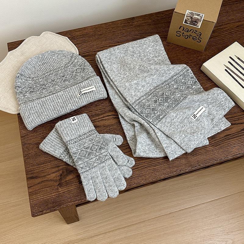 3Pcs Set Winter Hat Scarf Touchscreen Gloves Unisex Knitted Warm Beanie Neck Warmer Gloves Set For Autumn Winter Outdoor Daily Wear