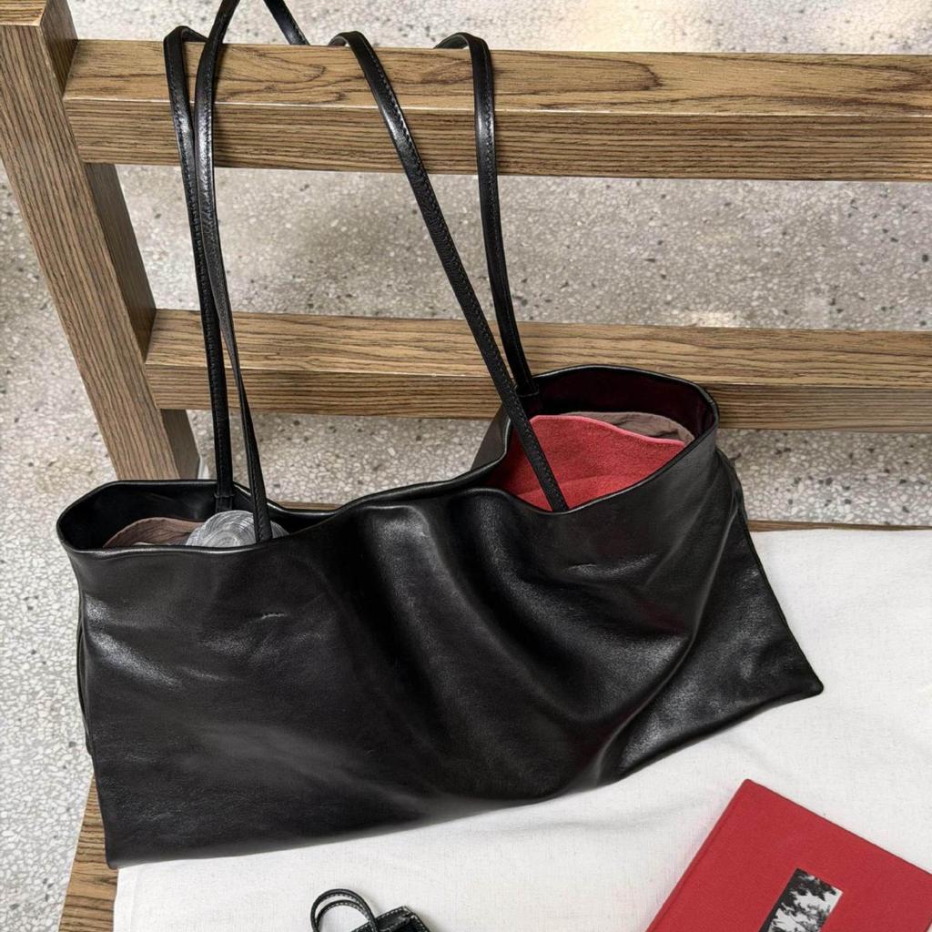 Tote Bag - A Niche Minimalist Style Commuter Single Shoulder Bag with A Basket On The Shoulder and An Elastic Strap for The Shoulder.