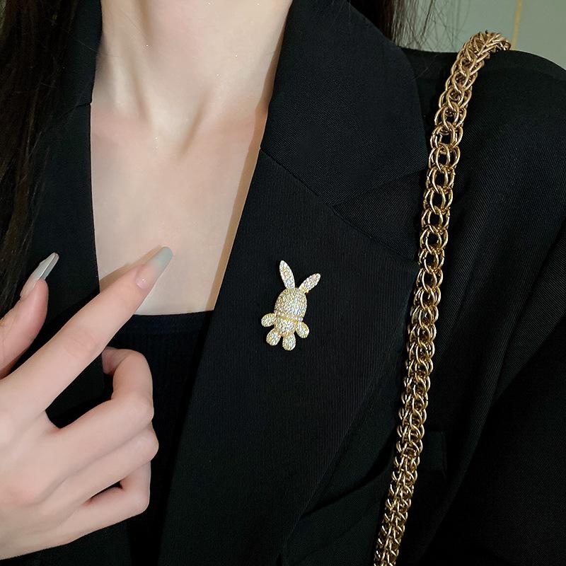 Nouvelles Broches Lapin Brillantes Incrustées de Strass Pour Femmes Mode Broche Cristal Perle Pins Bijoux Fête Mariage Cadeaux Accessoires