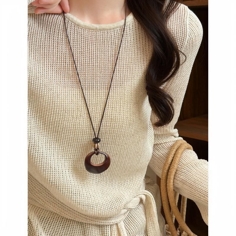 High-End Women's Retro Oval Geometric Resin Necklace