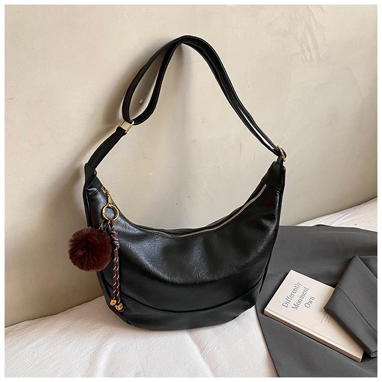 

Retro commuter big bag women 2025 new trendy high-end shoulder bag large capacity messenger bag versatile dumpling bag чёрный