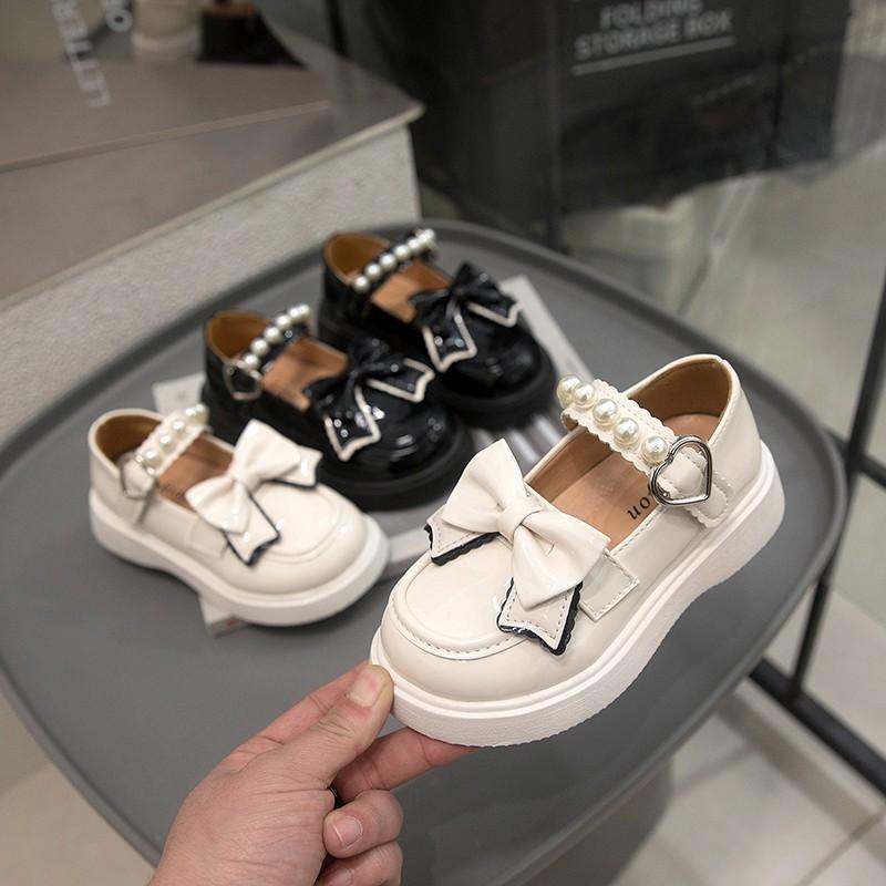 Classmate 2025 Frühling Lackleder Kinderschuhe Mädchen Prinzessin Schuhe Schmetterling Blume Mode Mädchenschuhe flacher Mund Studentenschuhe