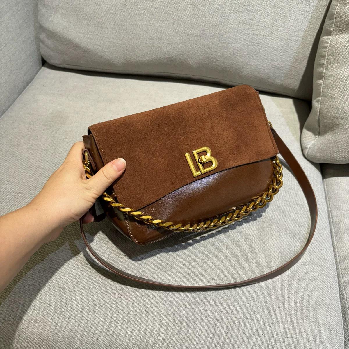 

Трендовая кожаная сумка кроссбоди с замком 2024 года для женщин – популярная у инфлюенсеров сумка через плечо