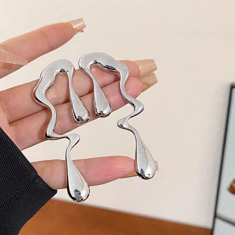 

2025 Retro Metal Water Drop Studs: Unique European & American Design Earrings