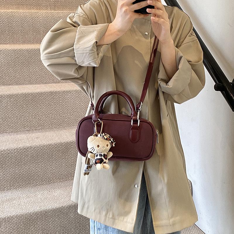 Hand Carrying Retro Bowling Bag Women's 2025 Winter New Fashion Casual Shoulder Bag Niche High-end Messenger Bag