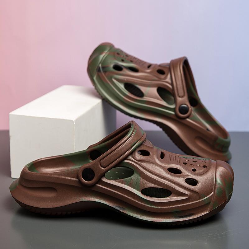 Fashion Claccis Men Slippers 2025 Men Summer Beach Shoes Women Outdoor Shoes Camouflages Slide Sandals Summer Couples Garden Clogs