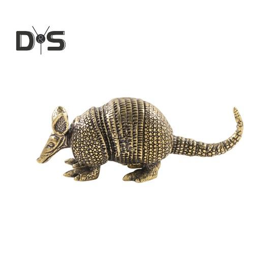 

Латунная фигурка опоссума, винтажная металлическая модель животного, статуэтка, скульптура, чайный питомец, настольное украшение в стиле фэн-шуй, орнамент бронзовый