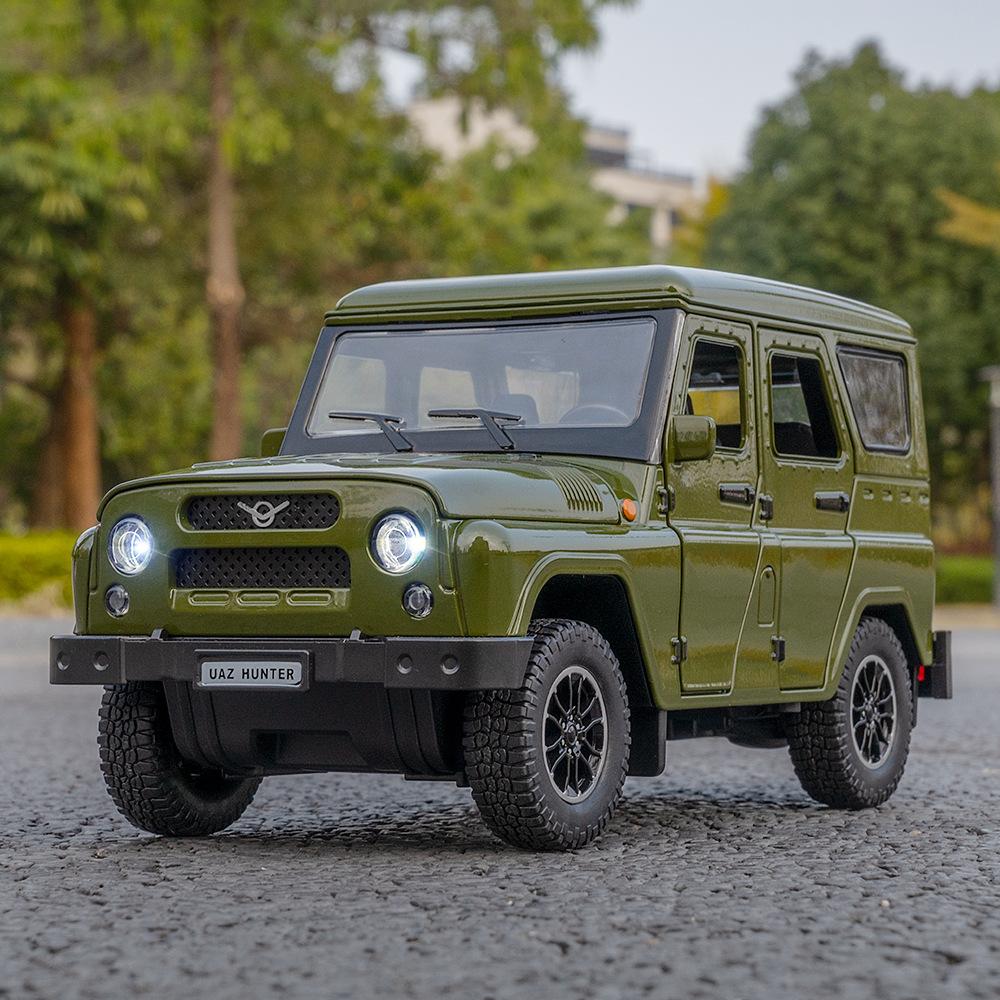 Linyi Toy Car Light 1/18 Uaz Hunter Alloy Car Model Diecasts Metal Off-Road Vehicles Car Model Simulation Sound Collection Childrens Toys Gift