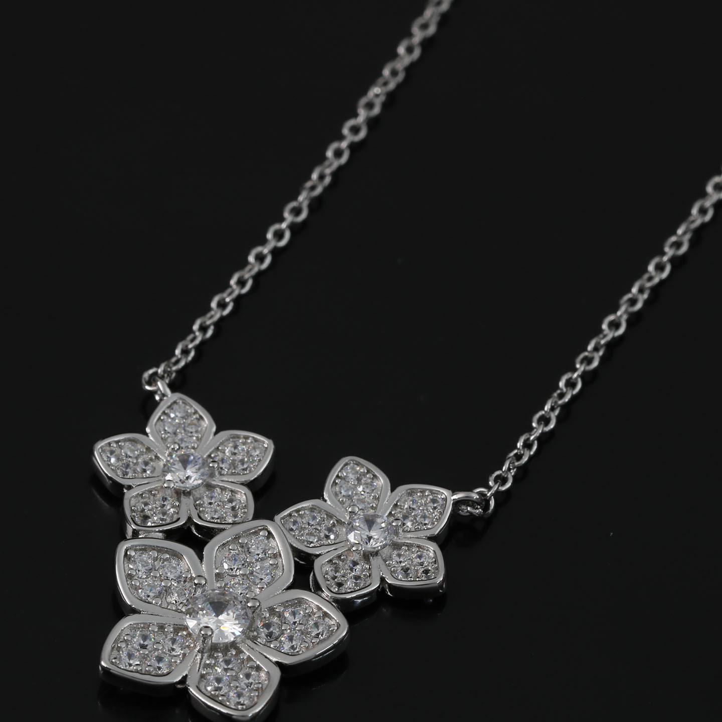 Gejia High-End Light Luxury Clavicle Chain with Full Diamond Plum Blossom Pendant