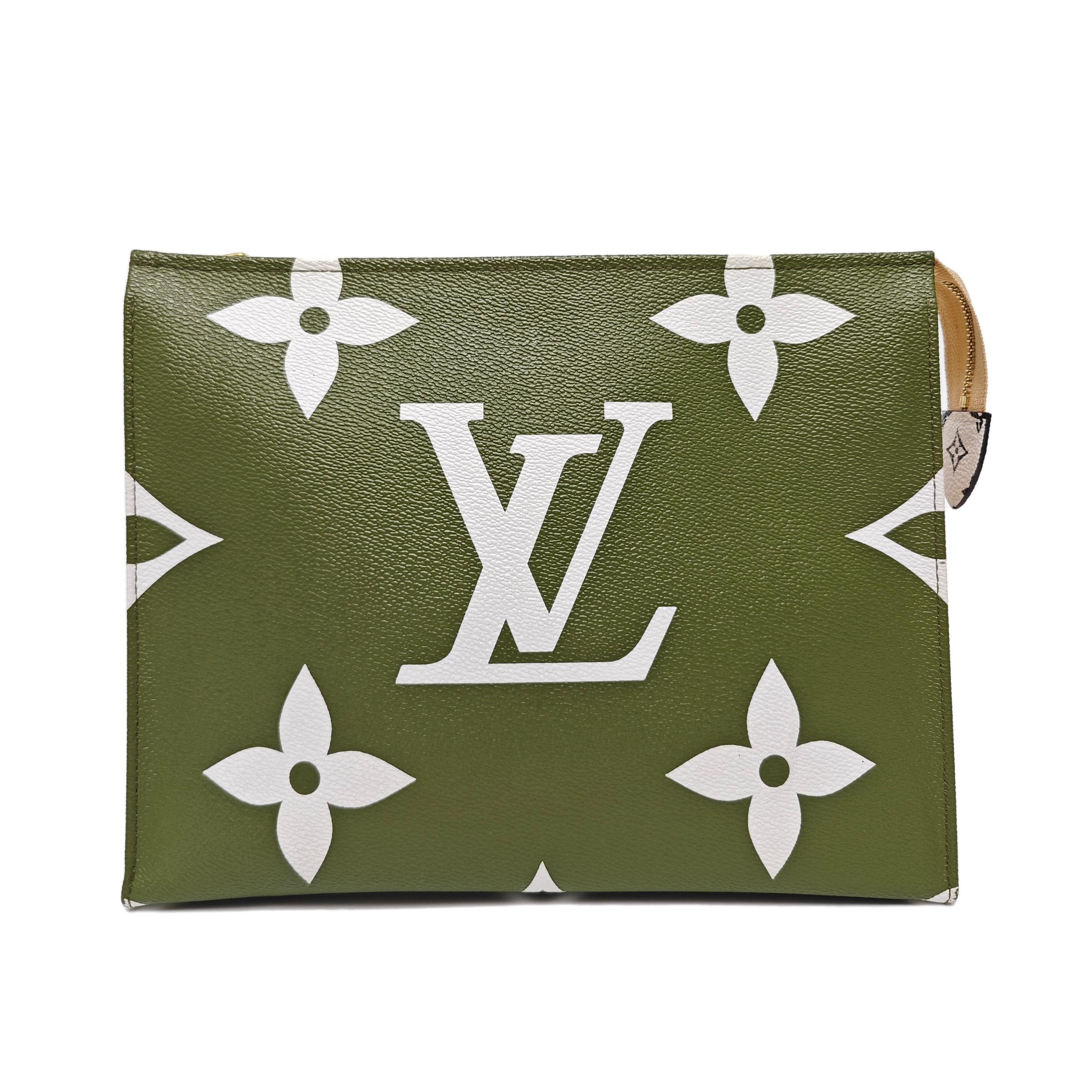 [Pre-Owned] Toilet Pouch Leather Clutch Bag Wash Bag Large - Very Good #U9T4JE ONE SIZE