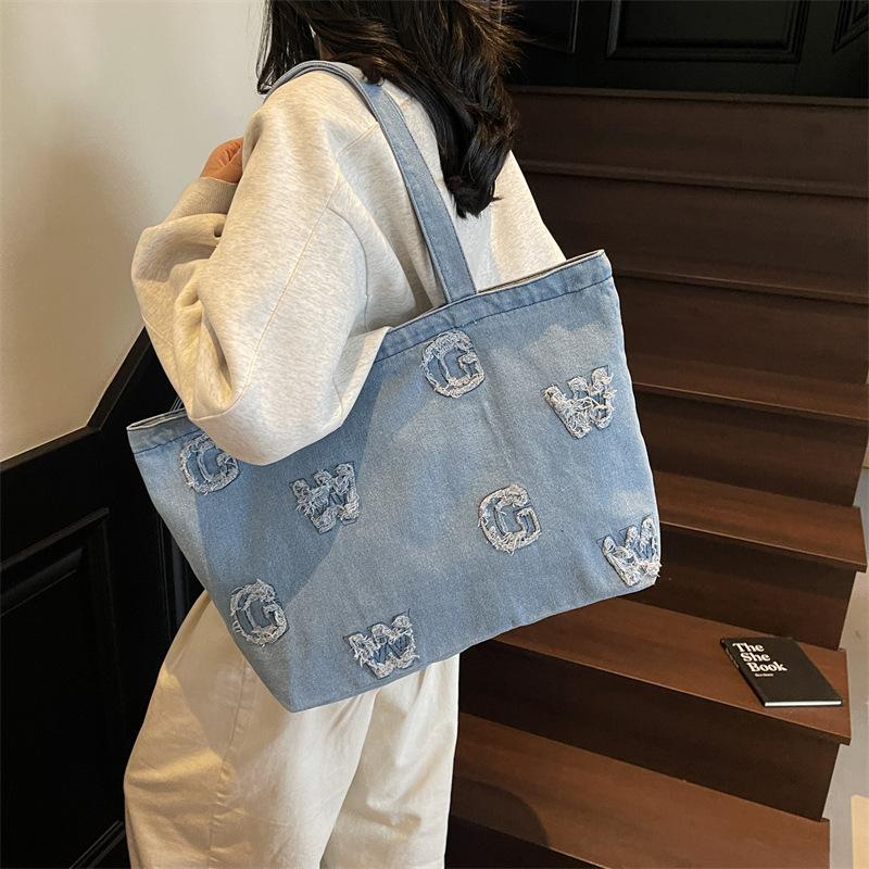 Spring New Niche Design Large Capacity Bag 2025 Fashion Trend Armpit Bag Women's Shoulder Tote Bag
