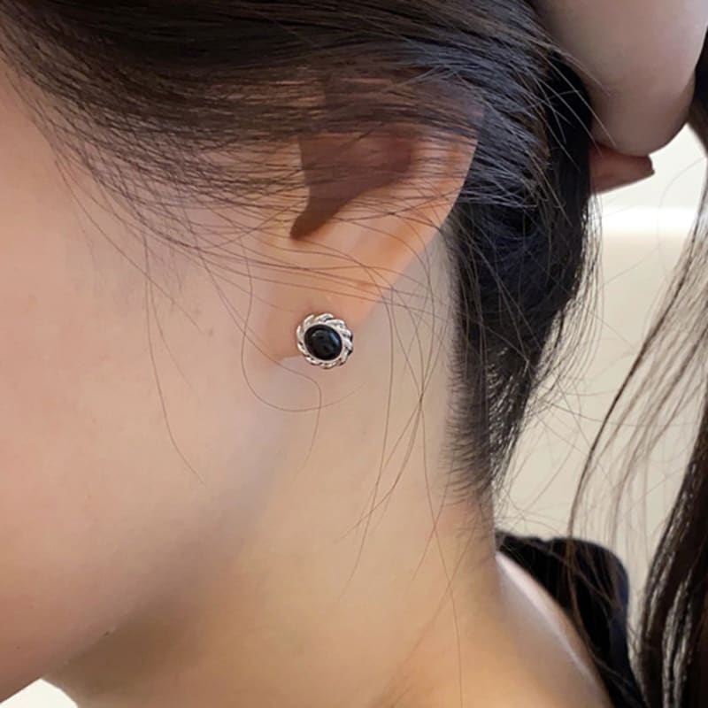 

noonoo fingers Onyx wave Earrings WHITE GOLD