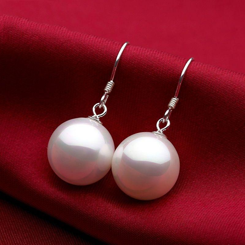 Orecchini a goccia perla lucida da donna: Stile Semplice, Elegante, Versatile e di Alta Gamma – Collezione 2025.