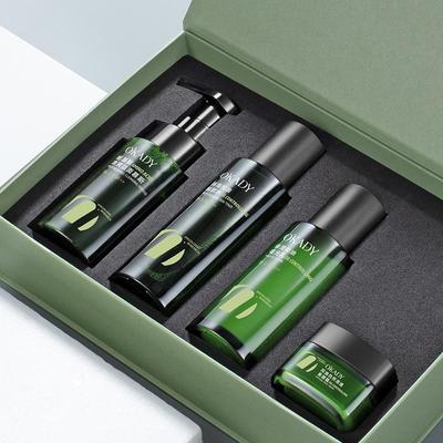 OPE Herren 4-teiliges feuchtigkeitsspendendes & talgregulierendes Hautpflege-Set