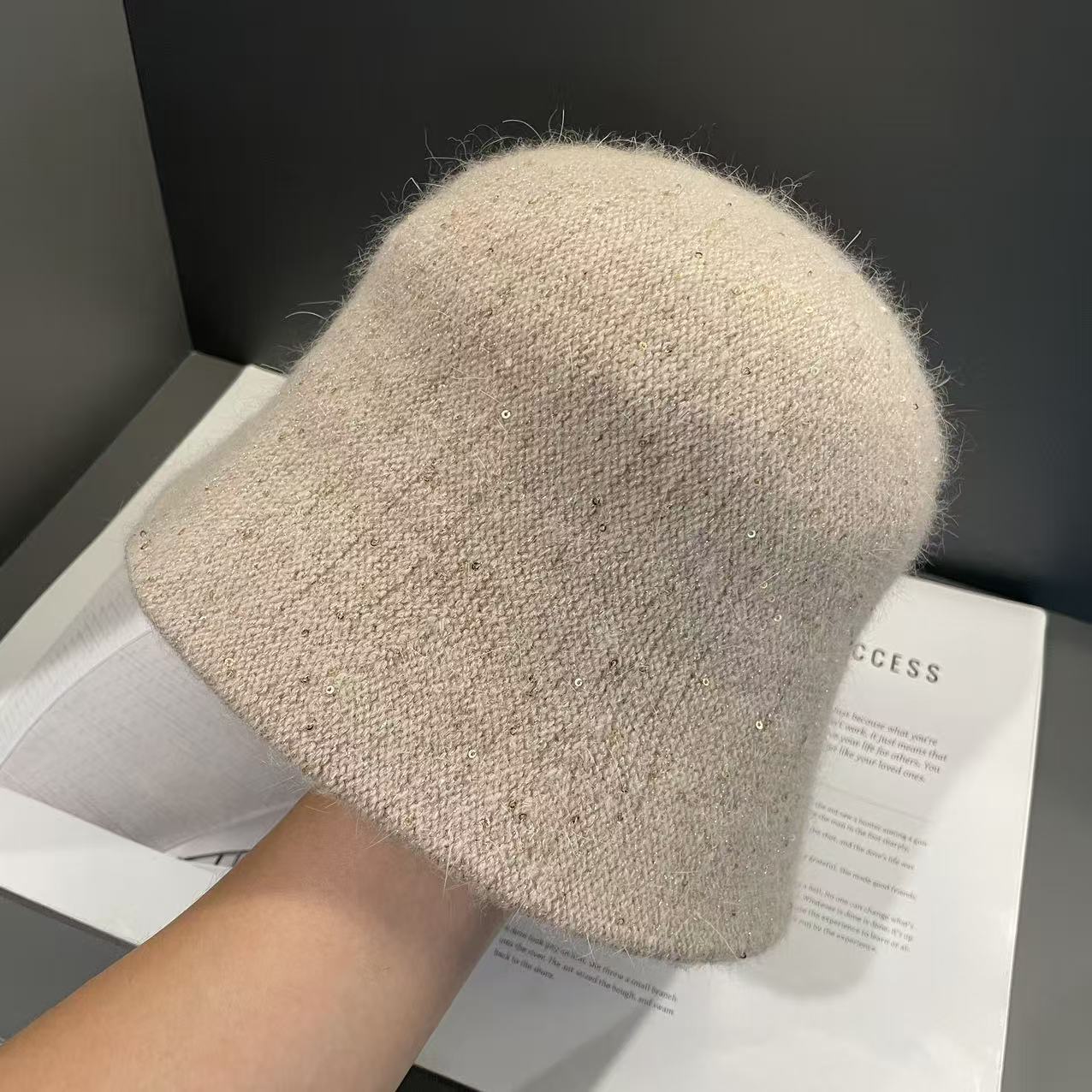 

Autumn and Winter Warm Heavy Industry Sequins Slimming Wool Fisherman Hat Women s Niche Age Reducing Knitted Bucket Hat Fashionable Basin Hat M（56-58cm）