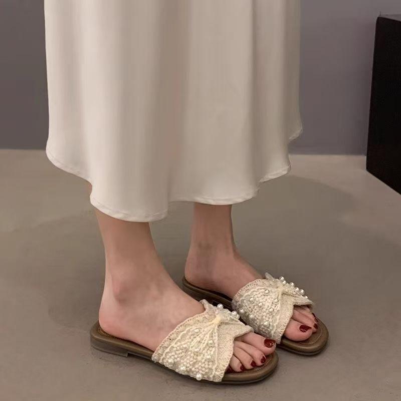 Foreign-style Small Fragrant Wind One-word Drag Girl 2025 Summer New Flat-bottomed Pearl Cool Slippers Outer Wear Fairy Beach Explosion