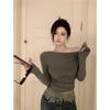 Women's Gray One-Shoulder Long-Sleeve T-Shirt: Slim-Fit, Flattering, Sexy, Short, High-End Feel for Autumn/Winter.