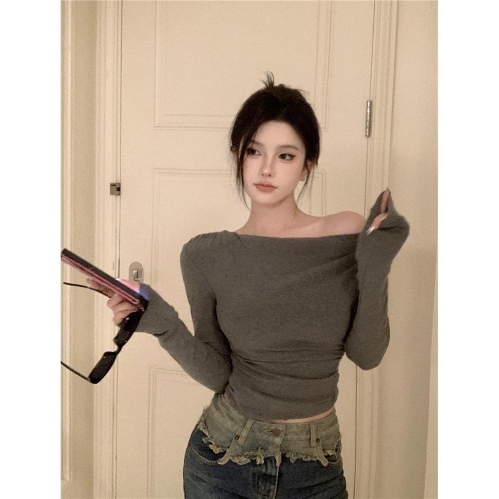 Women's Gray One-Shoulder Long-Sleeve T-Shirt: Slim-Fit, Flattering, Sexy, Short, High-End Feel for Autumn/Winter.