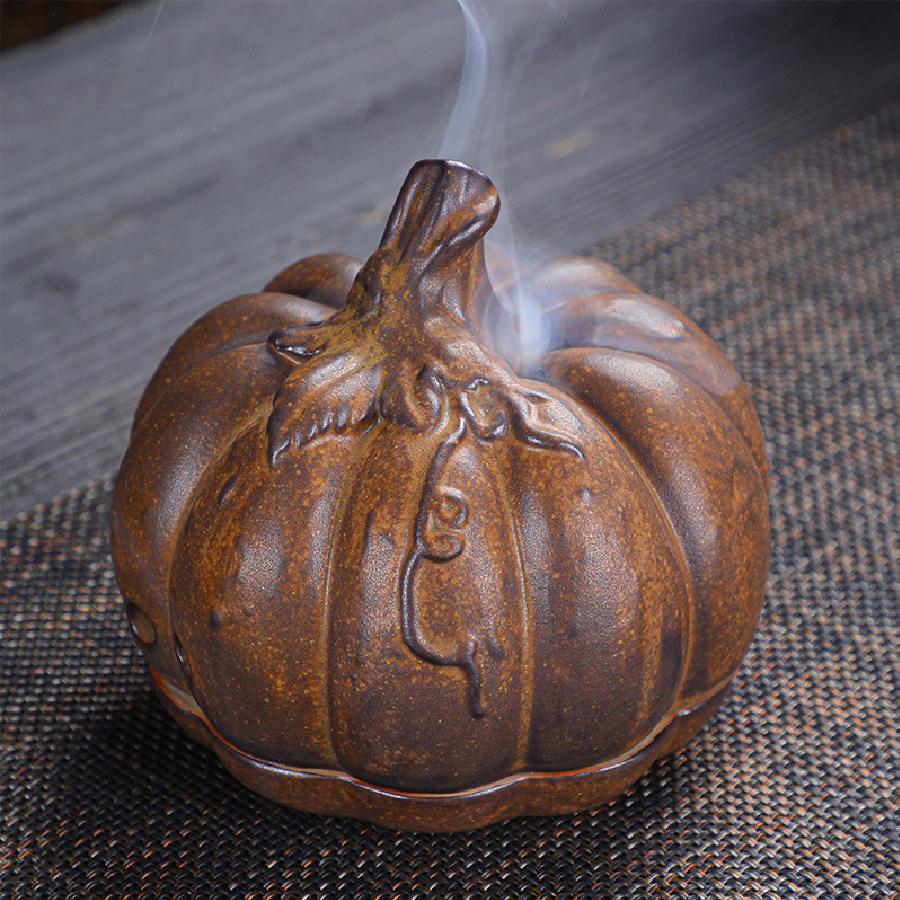 

Ceramic pumpkin incense burner, agarwood creative pumpkin desktop decoration, tea room aromatherapy stove decoration коричневий