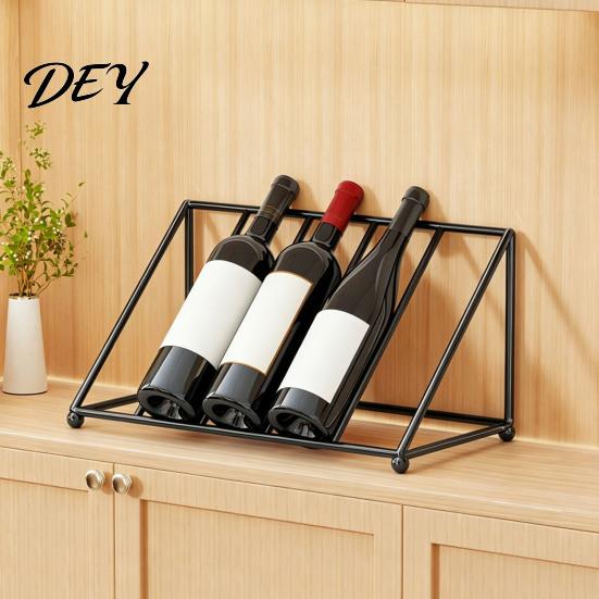 Kompaktowy stojak na wino do szafki, Półka na butelki alkoholi, Nachylony stojak z kutego żelaza, Nowoczesny mały uchwyt do przechowywania w stylu kuchennym, Na barek domowy i blat