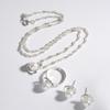 Delicato Set Matrimoniale per Donna con Orecchini, Anello e Collana a Forma di Farfalla e Fiore di Perle Finte