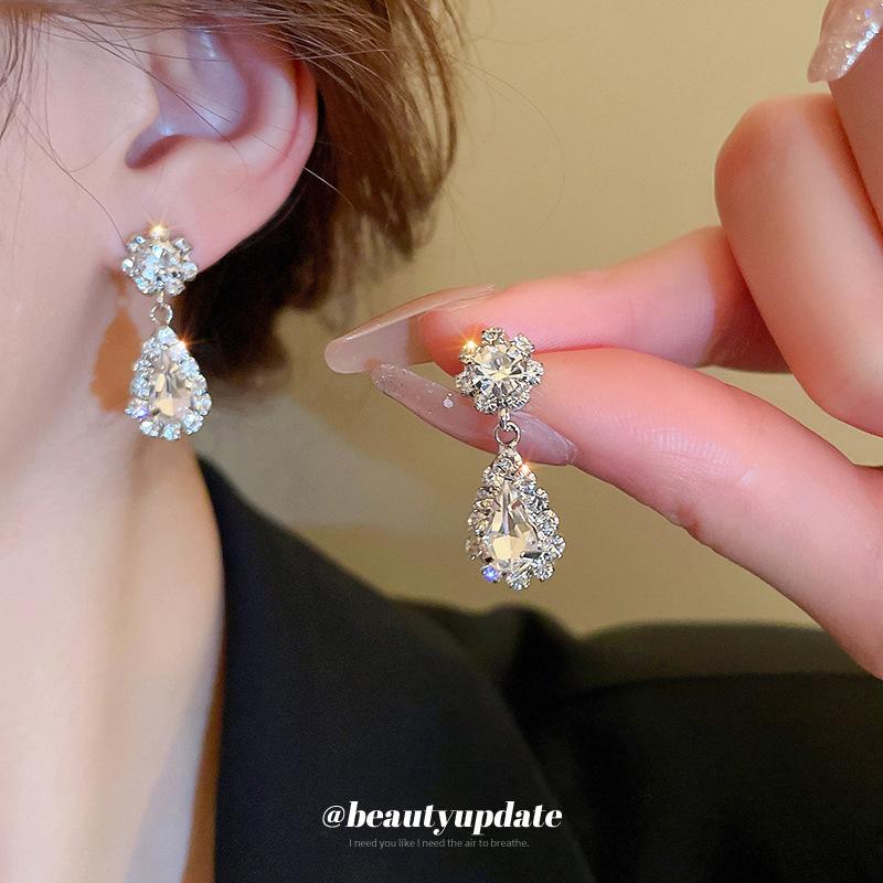 Diamond Water Drop V-shaped Fringed Necklace Earrings Two-piece Set Light Luxury Temperament Niche Collarbone Chain Personalized Jewelry