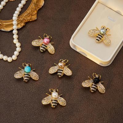 High-End Women's Bee Brooch: Korean Luxury Temperament Badge Pin for Versatile Clothing Accessories