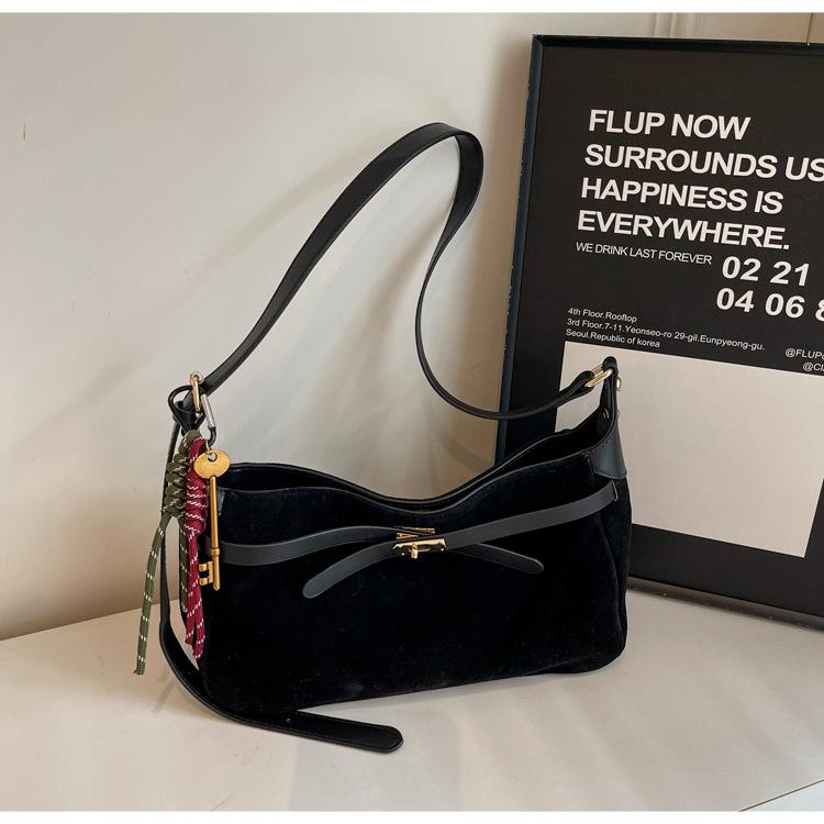 

Сумка в стиле ретро для женщин, большой емкости, новинка 2024 года, осенне-зимняя сумка для отдыха, сумка-мессенджер для поездок на работу чёрный