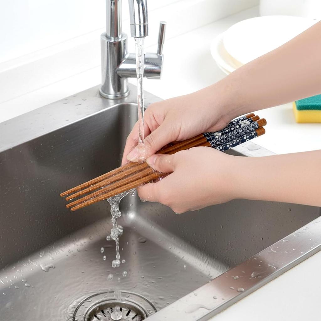 10 Pairs Wooden Chopsticks, Japanese Style Bamboo Chopsticks, Natural Reble Dishwasher Safe, Non Slip, 8.8 Inch/22.5cm