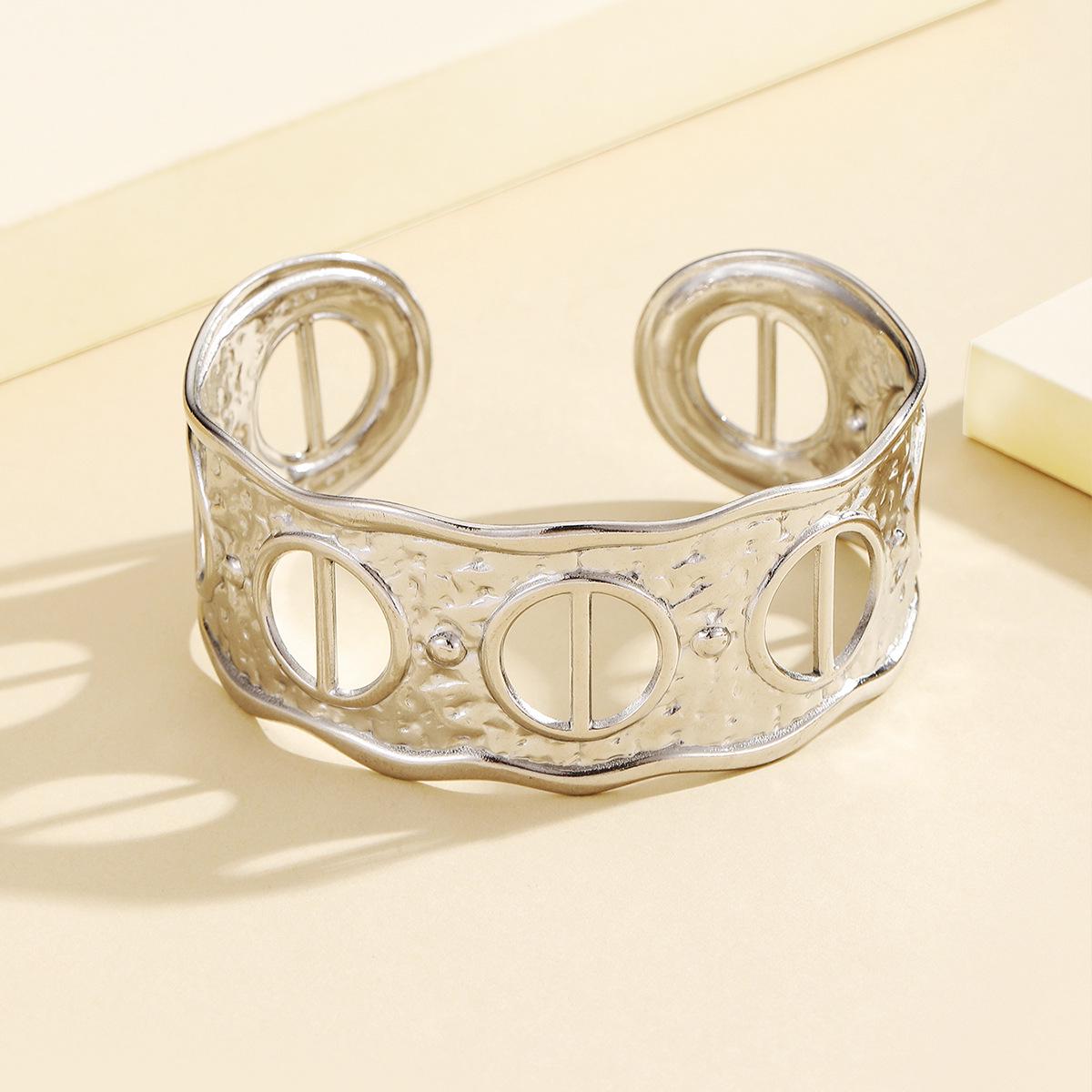 Geometric C-Shaped Stainless Steel Bracelet, 18K Gold Plated, Elegant Women s Jewelry