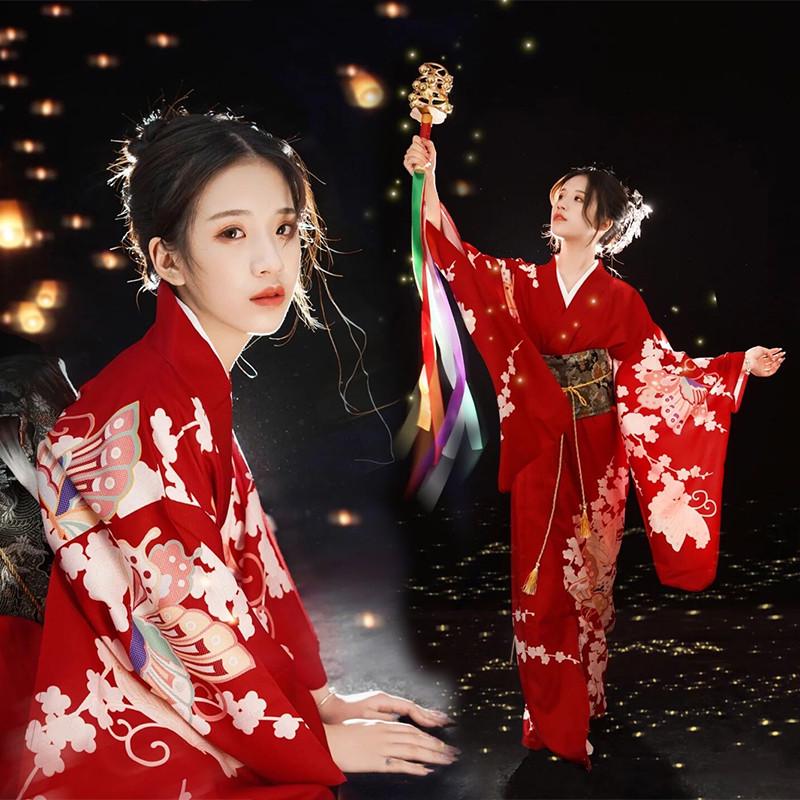 Japanese Furisode Kimono: Women's Traditional Formal Wear for Photography