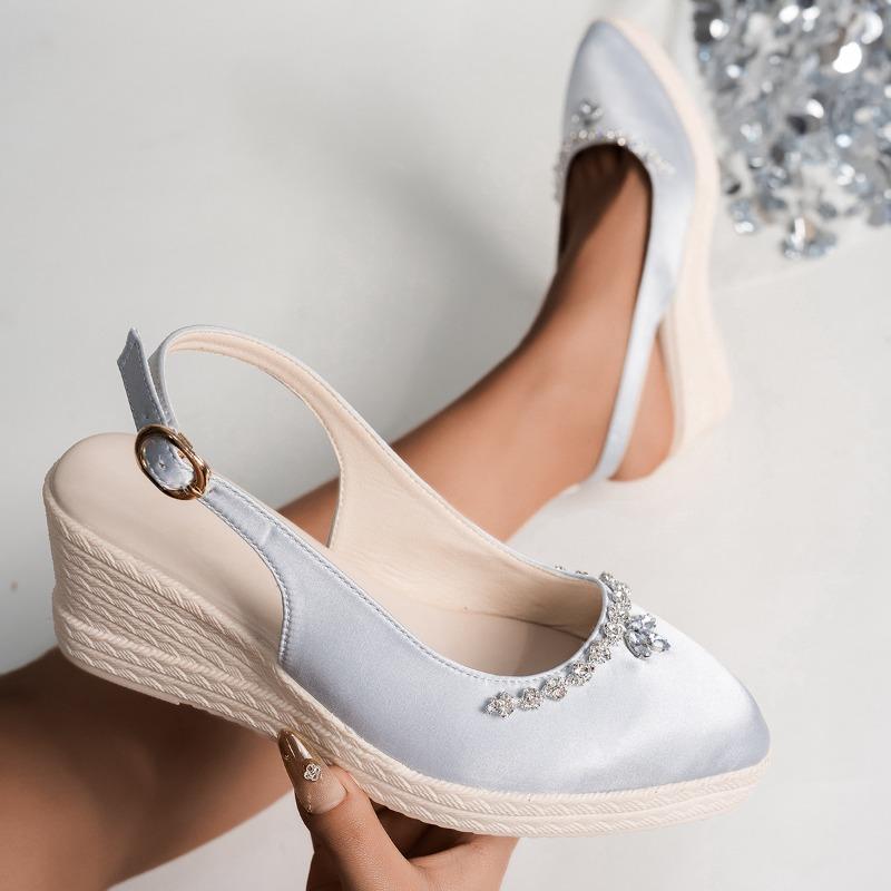 Women’s Wide-Fit Pointed-Toe Wedge Mary Jane Shoes with Adjustable Buckle Strap for Everyday Wear