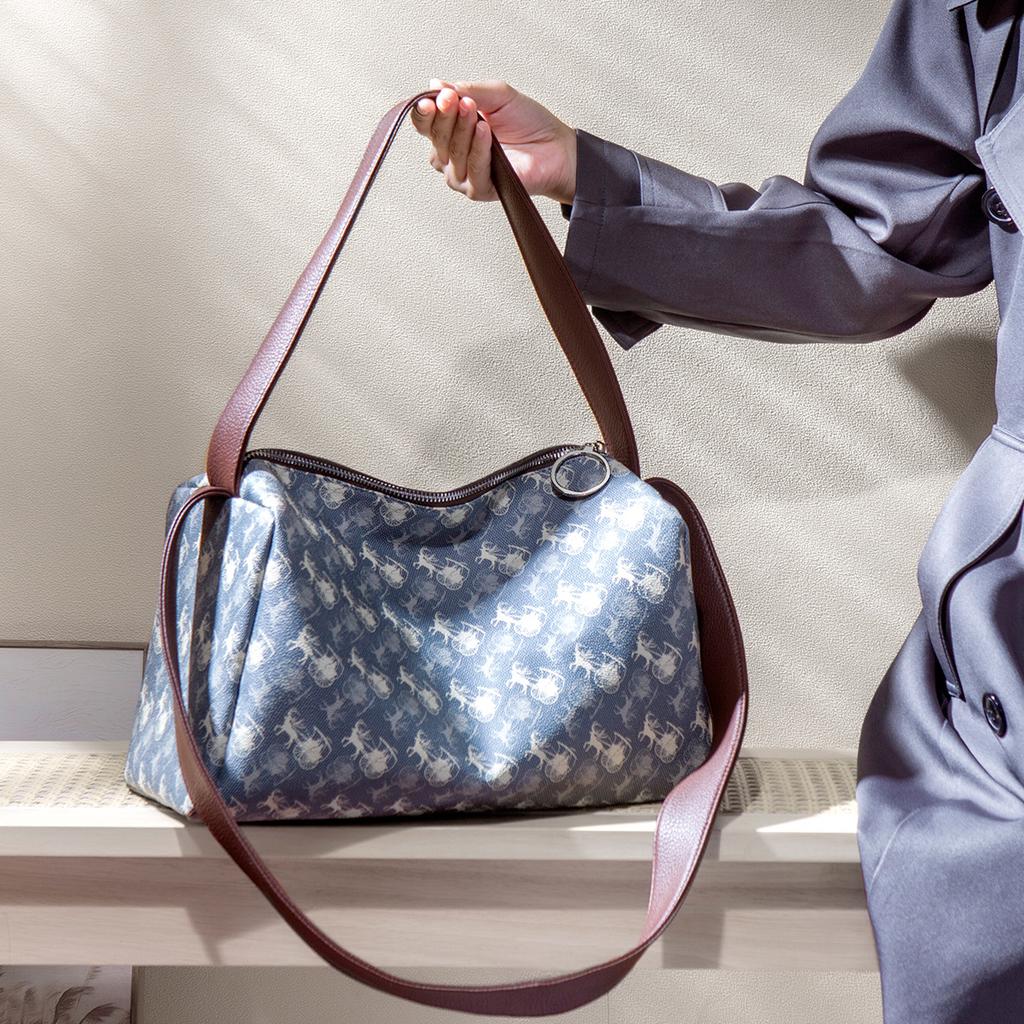 Printed Large-capacity Tote Bag for Women's Winter, High-end Quality, Niche Commuting Single-shoulder Crossbody Bag