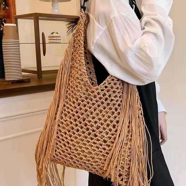 Women's Spring 2025 New Simple Hollow Woven Bohemian Tassels Tote Bag Casual Beach Vacation Style Single Shoulder Beach Bag