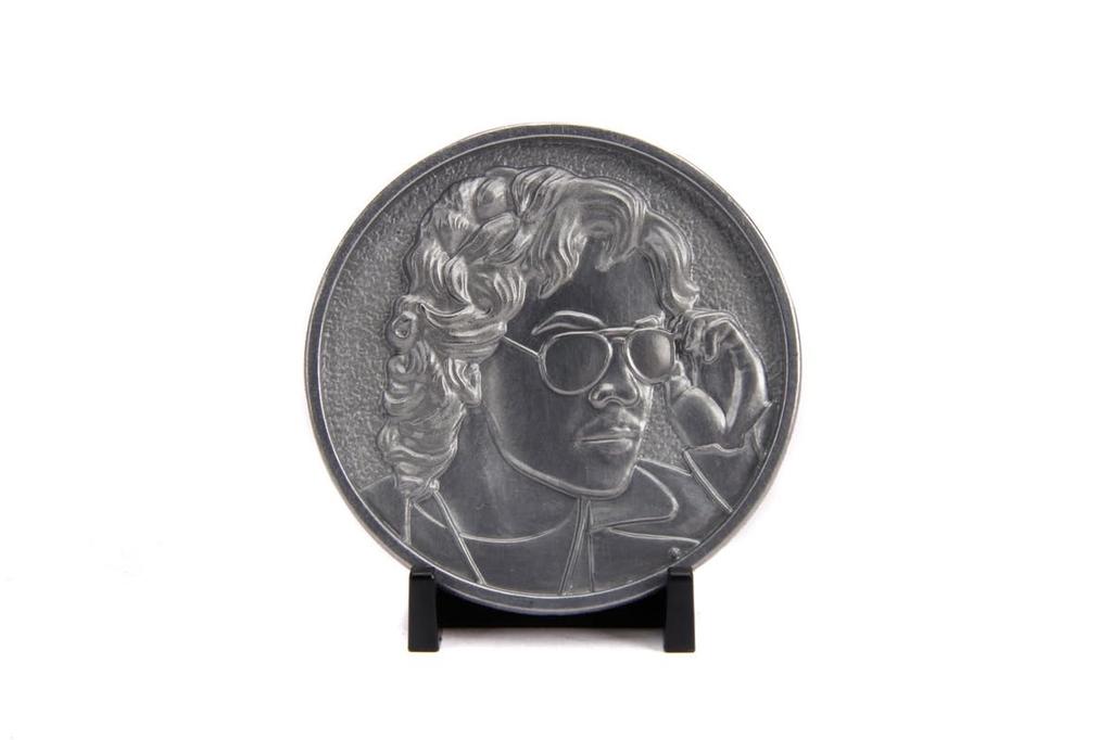 Kyosho Jada Toys Hollywood Rides Series 1/24 Chevy Camaro Blue (Stranger Things Billy) with Medal, Finished Model, JADA31110